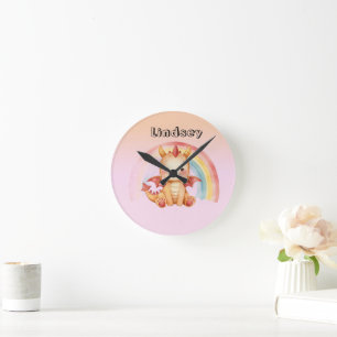 Süßer Regenbogen-Baby-Drache Runde Wanduhr