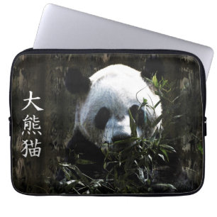 Süßer Riesen-Panda-Bär mit leckeren Bambusblättern Laptopschutzhülle