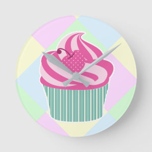 Süßer rosa Cupcake in Pastellfarben Runde Wanduhr
