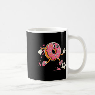Süßer rosa glasierter Snack spielt Fußball lustige Kaffeetasse