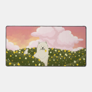 Süßer Samojede-Hund auf einem Feld gelber Blumen ( Schreibtischunterlage