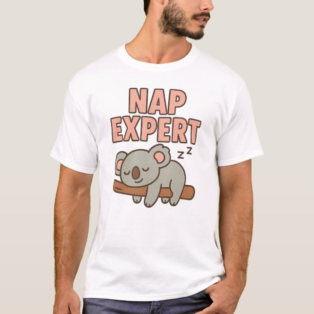 Süßer schlafender Koala “Napping-Experte” T-Shirt (Vorderseite)