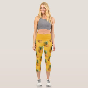 Süßer, schmackhafter Ananas auf tiefgelbem Hinterg Capri Leggings
