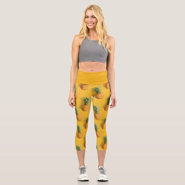 Süßer, schmackhafter Ananas auf tiefgelbem Hinterg Capri Leggings (Vorderseite)