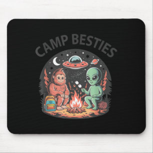 Süßer Sommercamp-Beste-Freunde-Alien-Bigfoot-Campi Mousepad