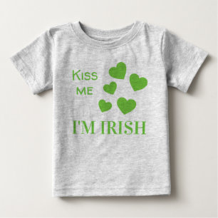 Süßer St. Patricks Day Küss mich, ich bin Ire Baby T-shirt