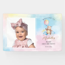 Süßer Teddybär Beary Erste Geburtstagsfoto Willkom