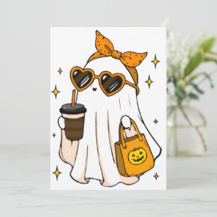 Süßer unheimlicher Saison-Geist mit Eiskaffee und Einladung