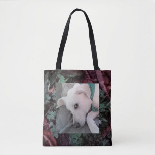 Süßer weißer Hund mit grünem Schal Shamrock Klee Tasche