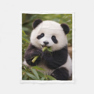 Süßes Baby-Panda, das Bambus-Fleece-Babydecke isst Fleecedecke