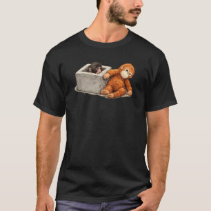 Süßes Babyäffchen mit Plüschorang-Utan-Spielzeug T-Shirt