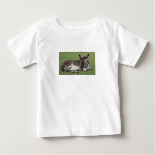 Süßes Babyeselchen schläft Baby T-shirt