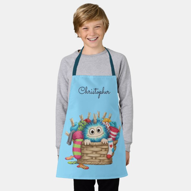 Süßes blaues flauschiges Sockenmonster-Kindermotiv Schürze (Getragen)