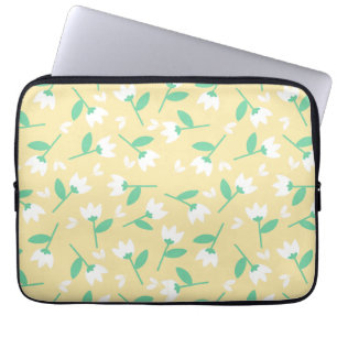 Süßes Blumenmuster mit weißen Blumen auf Gelb Laptopschutzhülle