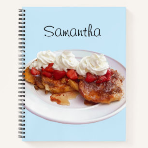 Süßes Brot mit Erdbeeren und Sahne Notizbuch