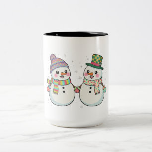 Süßes Cartoon-Schneemann-Paar, das Händchen hält Zweifarbige Tasse