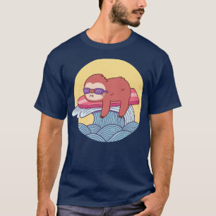 Süßes Faultier auf Surfbrett beim Wellenreiten T-Shirt
