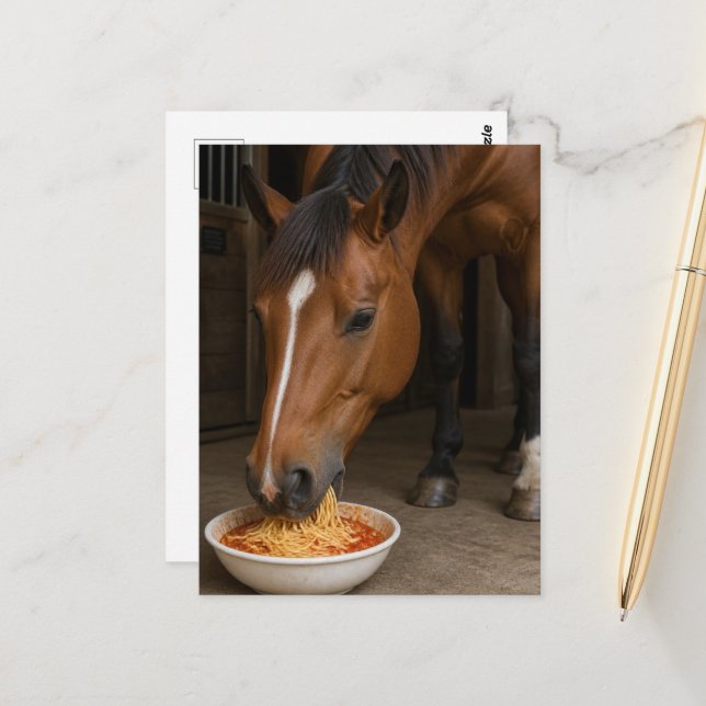 süßes Fuchsstutfohlen, das Spaghetti isst Postkarte (Vorderseite/Rückseite Beispiel)