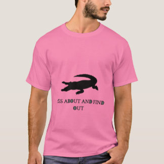 Süßes glückliches Baby-Alligator-Cartoon-Rosa-Graf T-Shirt