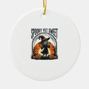 Süßes Halloween-Hexen-Shirt Gruselig und doch süß Keramik Ornament