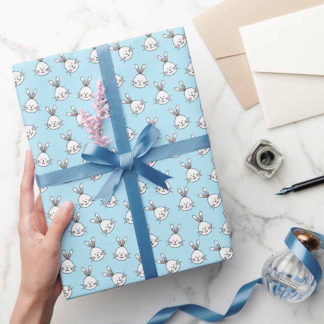 Süßes Hasengesicht-Muster auf hellblau Geschenkpapier (Schenken)