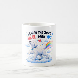 Süßes Hundedesign mit Kopf in den Wolken Kaffeetasse