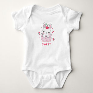 Süßes Kaninchen in rosa Kirschtasche - Sweet Kawai Baby Strampler