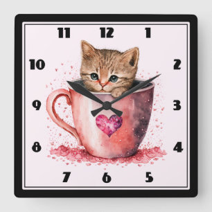 Süßes Kätzchen in einer Teetasse mit Herzen Quadratische Wanduhr