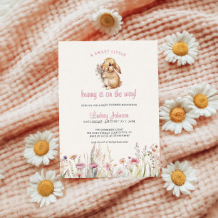 Süßes kleines Kaninchen auf dem Weg Baby Shower Einladung