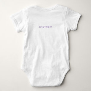 Süßes Lavendel-Wort-Ästhetik-Babyshorts Flora Baby Strampler