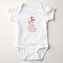 Süßes Mädchen-Hundebaby mit rosa Schleife