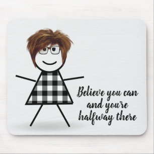 Süßes Mädchen mit Haar und Zitat als Strichzeichnu Mousepad