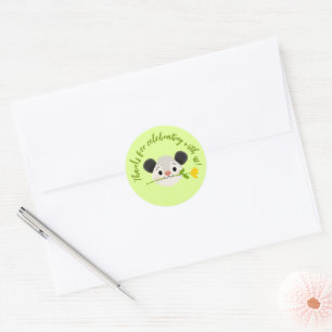 Süßes Opossum-Gesicht mit Blume Runder Aufkleber
