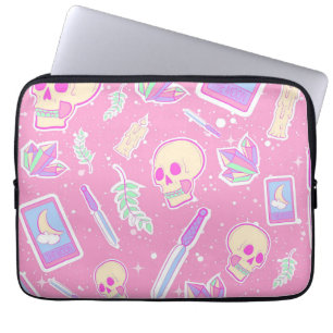 Süßes Pastell-Goth-Zauber-Muster mit Totenköpfen, Laptopschutzhülle