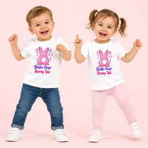 Süßes rosa Kaninchen hinter Schüttel deinen Hasens Kleinkind T-shirt