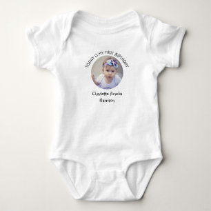 Süßes rundes Foto zum ersten Geburtstag mit Namen Baby Strampler