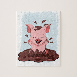 Süßes Schwein spielt im Schlamm