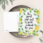 Süßes und Saures Zitat Postkarte<br><div class="desc">Der süße ist einfach nicht so süß ohne den sauer! Die hübsche Postkarte zeigt das Zitat in einer Pflanze von Aquarelllemonen und Blätter.</div>