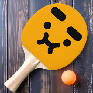 Süßes verwirrtes schmollendes Gesicht Oranges Ping Tischtennis Schläger