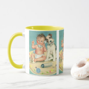 Süßes Vintage-Baby, das mit Hund telefoniert Tasse