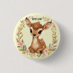 Süßes Wald Reh in einem Blumenkranz Button