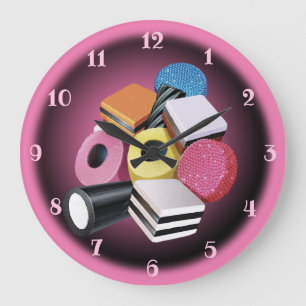 Süßigkeiten. Große Wanduhr. Rosa und schwarz. Wanduhr