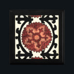 Suzani Style Decoration Blumenmuster Schmuckschachtel<br><div class="desc">Dieses dekorative Blumendesign von Chariklia Zarris wurde nach suzanischem Stil gefertigt. Diese Stammestextilien stammen aus Zentralasien und verfolgen ihre Herkunft bis ins 15. Jahrhundert. Besitze ein Stück Geschichte,  indem du dieses Muster kaufst!</div>