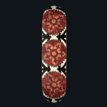 Suzani Style Decoration Blumenmuster Skateboard<br><div class="desc">Dieses dekorative Blumendesign von Chariklia Zarris wurde nach suzanischem Stil gefertigt. Diese Stammestextilien stammen aus Zentralasien und verfolgen ihre Herkunft bis ins 15. Jahrhundert. Besitze ein Stück Geschichte, indem du dieses Muster kaufst!</div>