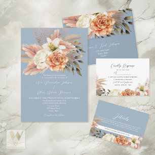 Staubblaue Pfirsich-Hochzeit mit floralen Motiven Einladung