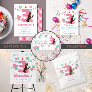 Niedlicher Hund mit Kuchen neben Nummer Drei Gebur Einladung