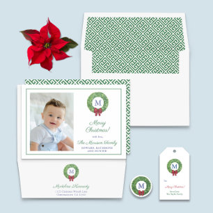 Feierlicher Grünkranz mit rotem Bow Runder Aufkleber