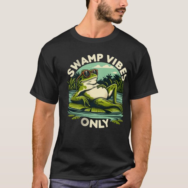 Swamp Vibes Only Chilling Frog T-Shirt (Devant)