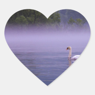 Swan am See Herz-Aufkleber