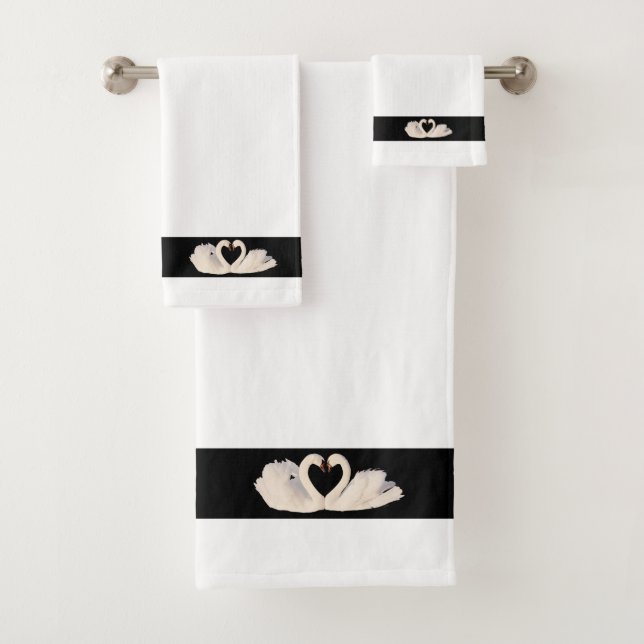 Swan Couple auf Black & White Bath Handtuch Set (Insitu)